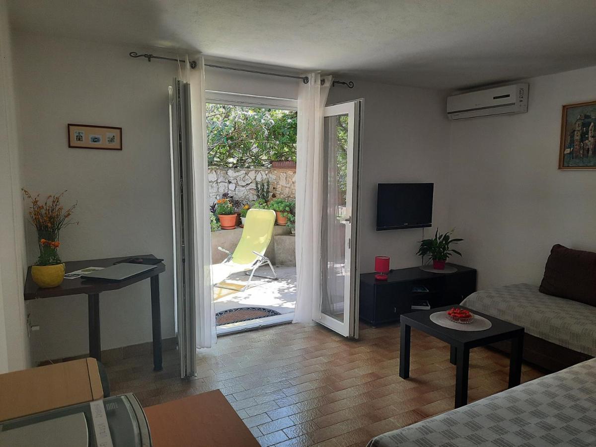 Apartman Ema *
